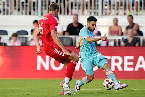Jordi Alba runs with the ball as Wyatt Omsberg defends